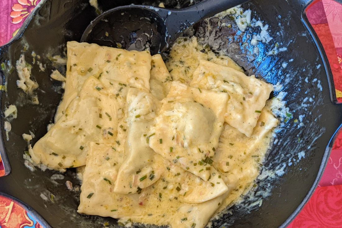 Ravioli-Prototypen, mit Limetten-Pecorrino-Sauce