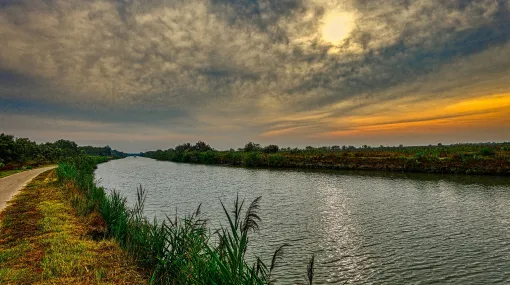 Canal du Rhône à Sète in der Nähe von Gallician