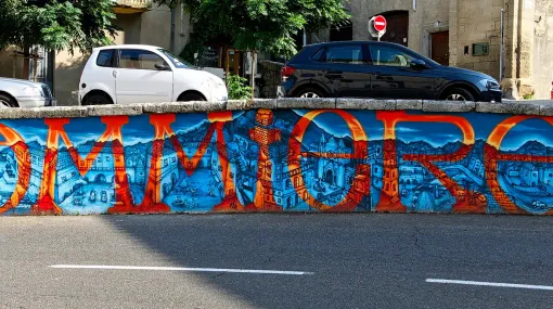 Grafitti am südlichen Ortseingang von Sommières