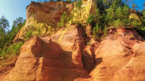 Ockerfelsen in Rousillon II