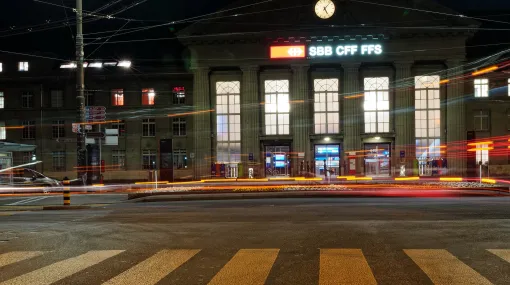 Früh am Bahnhof