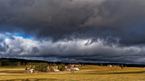 Sonnig unter der Wolkendecke