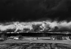 Dunkle Wolken über dem Jura