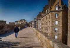 Auf der Stadtmauer von Saint-Malo