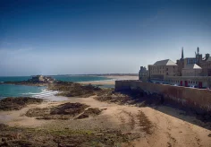 Fort National und Stadtmauer bei Saint-Malo