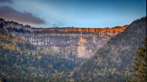 Creux du Van in der Morgensonne