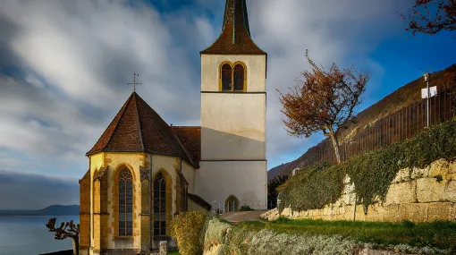 Kirch von Ligerz im Morgenlicht