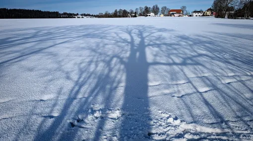 Schatten auf dem Schnee