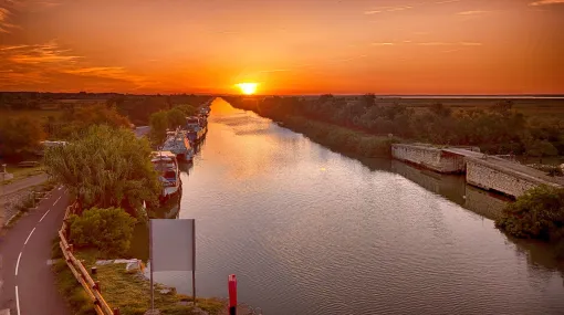 Sonnenaufgang am Kanal