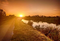 Sonnenaufgang am Kanal (II)