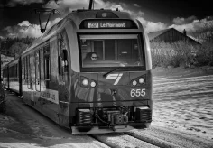 Hat gerade den Bahnhof bei Les Reussilles verlassen